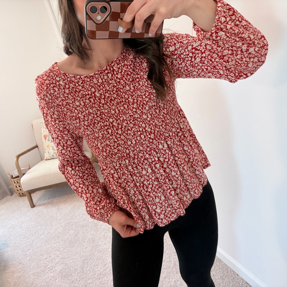 Woman’s Relaxed Smock Top with Peplum Hem in Bright Red Floral Size Medium